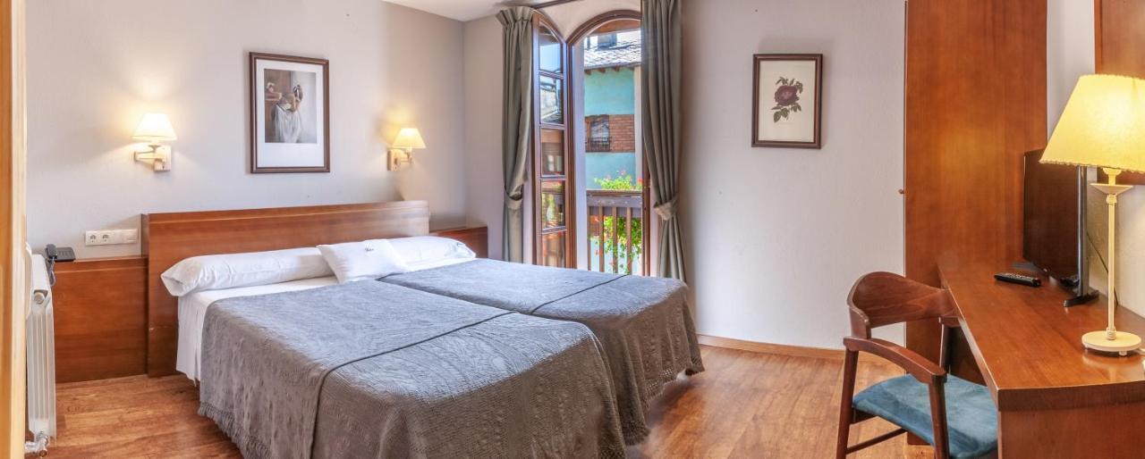 Hotel Fonda Merce Llivia Exterior photo
